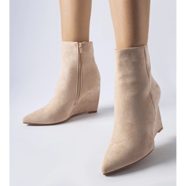 Botas con cuña en punta beige de Aprutino 1
