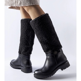 Botas negras decoradas con pelo liso. negro 1