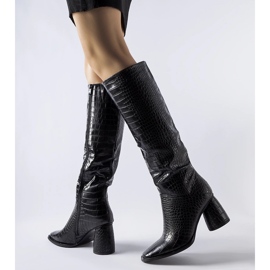 Botas negras decoradas con el relieve del Consejo. negro 2