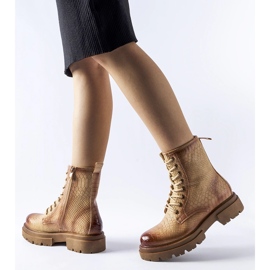 Botas animal print beige oscuro de Suviana 2