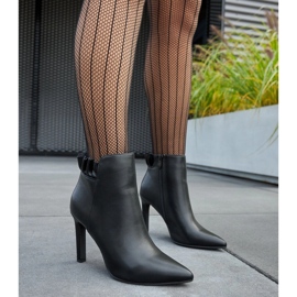 Botines negros con volante sobre stiletto Roger 2