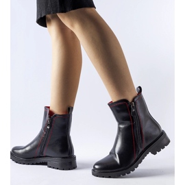 Botines negros con hilo rojo decorativo Nereo 2