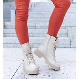 Botines beige con abalorios decorativos Accadia 1