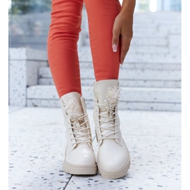 Botines beige con abalorios decorativos Accadia 3