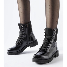 Botas de trabajo con aislamiento negro. 1 Botas de trabajo con aislamiento negro. 1