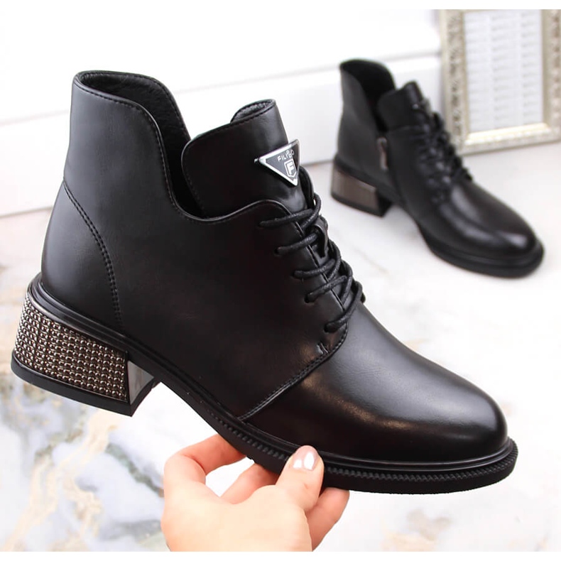 Botines de mujer con aislamiento y tacón decorativo Filippo DBT4881 negros 1