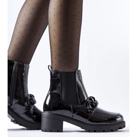 Botines aislantes de charol negro con hebilla 1 Botines aislantes de charol negro con hebilla 1