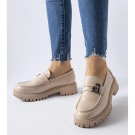Mocasines clásicos beige con hebilla 1