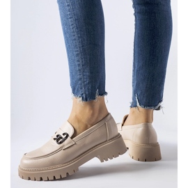 Mocasines clásicos beige con hebilla 2
