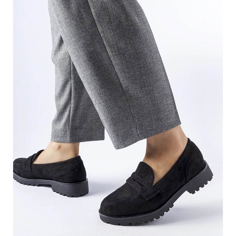 Mocasines clásicos negros confeccionados en ante ecológico. 1