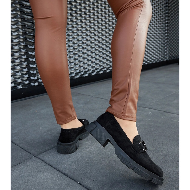 Mocasines macizos negros con hebilla. 1 Mocasines macizos negros con hebilla. 1