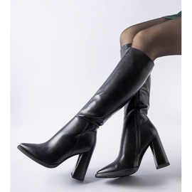 Botas clásicas de tacón negras. negro 2