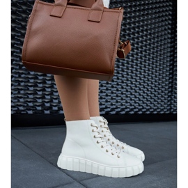Deportivas largas de piel beige 4
