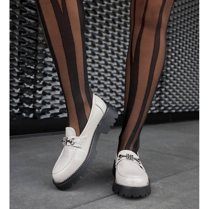 Mocasines charol gris pedrería 1