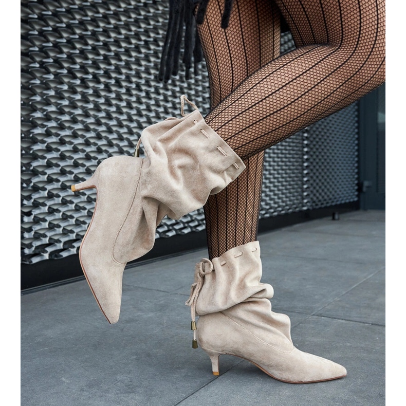 Botas bajas sin cordones de ante ecológico beige 1