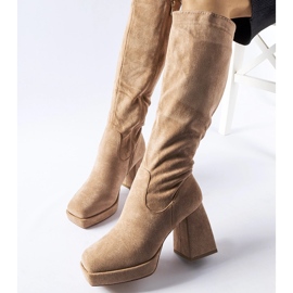 Botas cálidas beige con un enorme tacón Fantino. 1