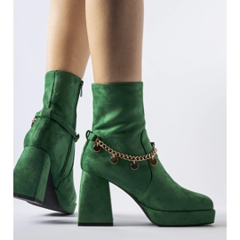 Botas aislantes verdes con colgante Saviore 2