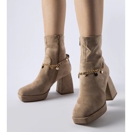 Botines aislantes beige con colgante Saviore 2