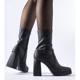 Botines de tacón alto en negro mate de Isauro 2