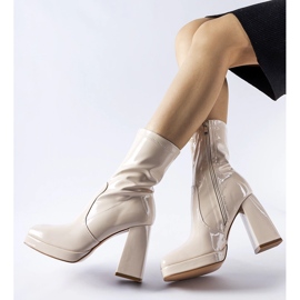 Botines de charol beige de Joalic 1
