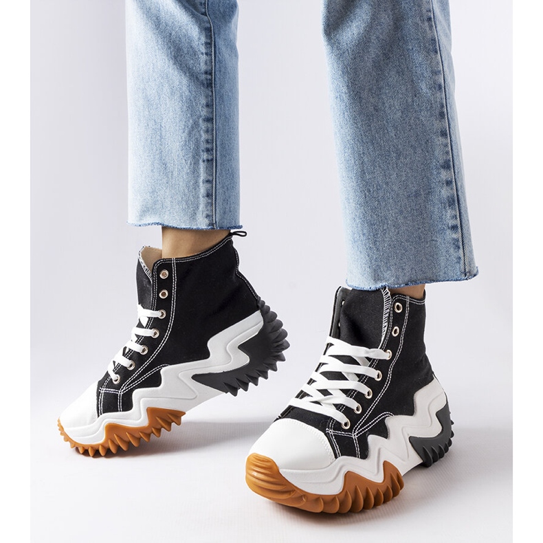 Zapatillas negras con suela gruesa de Toro. negro 1