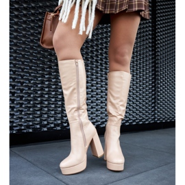 Botas beige con plataforma y tacón de Zoccorino 2