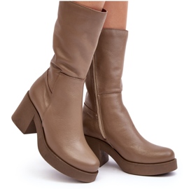 Botas de cuero Lemar Odennia de color beige oscuro para mujer con tacón grueso 10