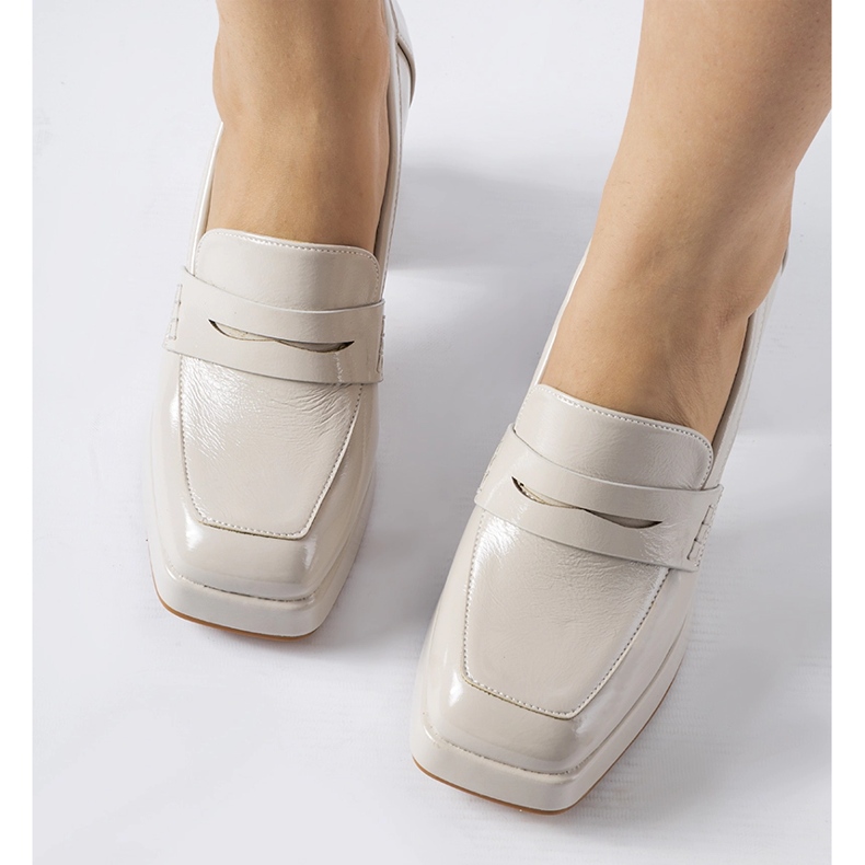 Salón charol gris con tacón oeste 1