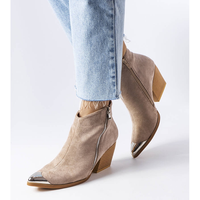 Botas cowboy con puntera de metal beige de Vergne 1