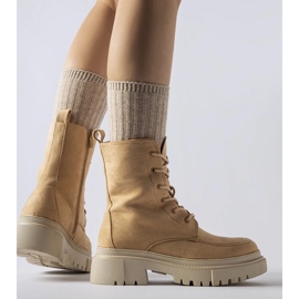 Botas marrones con suela Riel maciza. marrón 1