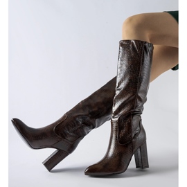 Botas marrones con grabado Facino en el talón. marrón 2