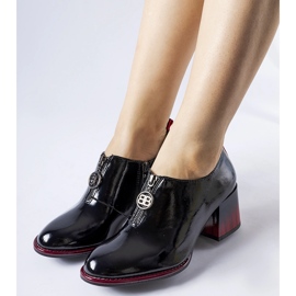 Botines de charol negros de Allyriane 1