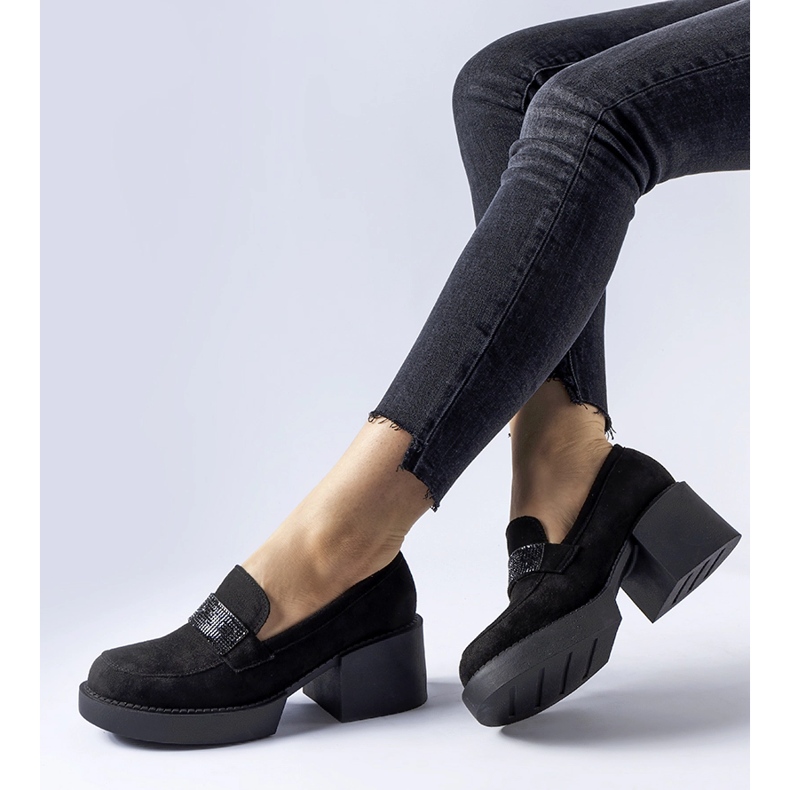 Zapatos bajos negros con un enorme tacón Harrisburg. 1