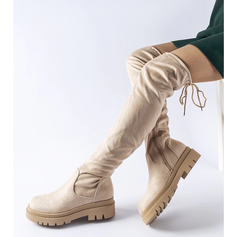 Botas planas por encima de la rodilla en color beige de Milwake 1