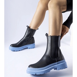 Los zapatos negros de Georgette con suela azul 1 Los zapatos negros de Georgette con suela azul 1