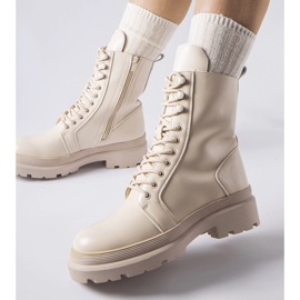 Botas planas beige con protector Zacharie 1