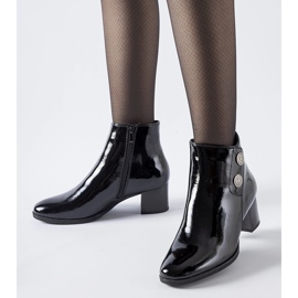 Botines negros de charol con tacón bajo de Guido 1