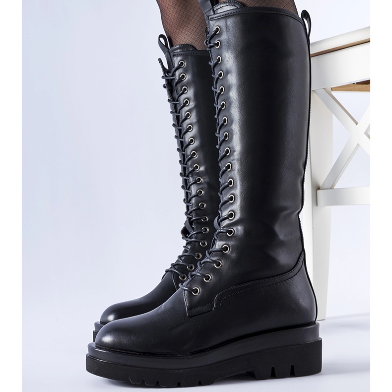 Trabajadores negros de Padernello con aislamiento largo 2