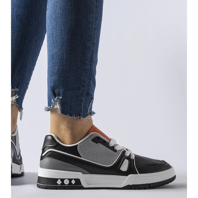 Zapatos Archie negros con lengüeta naranja. 1 Zapatos Archie negros con lengüeta naranja. 1