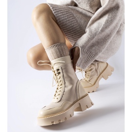 Zapatos de trabajo beige con suela maciza de Olona. 3