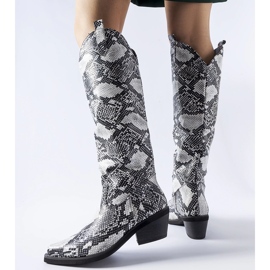 Botas cowboy chapin estampado serpiente blanco y negro 5