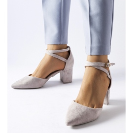 Zapatos de salón grises de tacón bajo de Florina 1