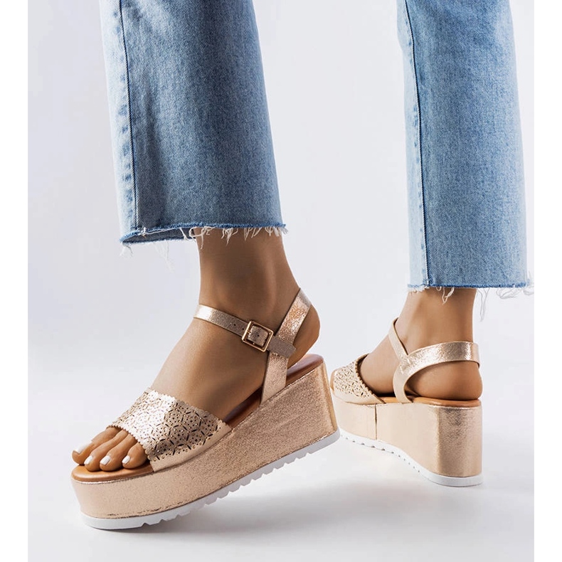 Sandalias doradas con plataforma calada de Stockton dorado 1