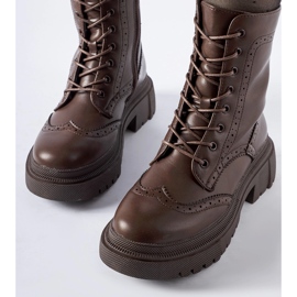 Botas marrones decoradas con costuras Nicla. marrón 2 Botas marrones decoradas con costuras Nicla. marrón 2