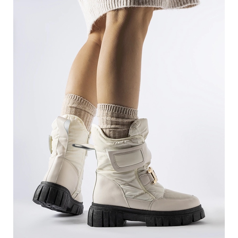 Botas de nieve beige con hebilla Athos decorativa 1 Botas de nieve beige con hebilla Athos decorativa 1