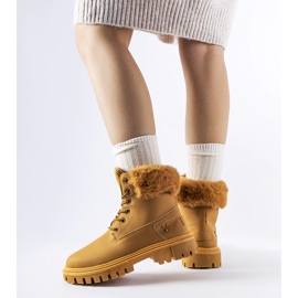 Botas Albert marrones con pelo decorativo. marrón 1