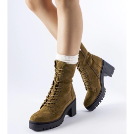 Botas aislantes verdes con tacón bajo de Cotti 1