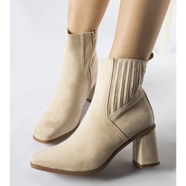 Botines beige con puntera cuadrada de Pastina 1