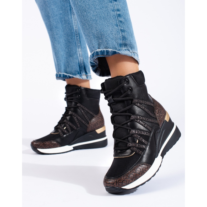 Botas deportivas de mujer en la cuña Vinceza negro 1