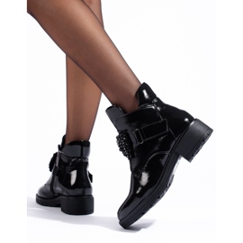 Botas lacadas en negro con velcro W. Potocki 3